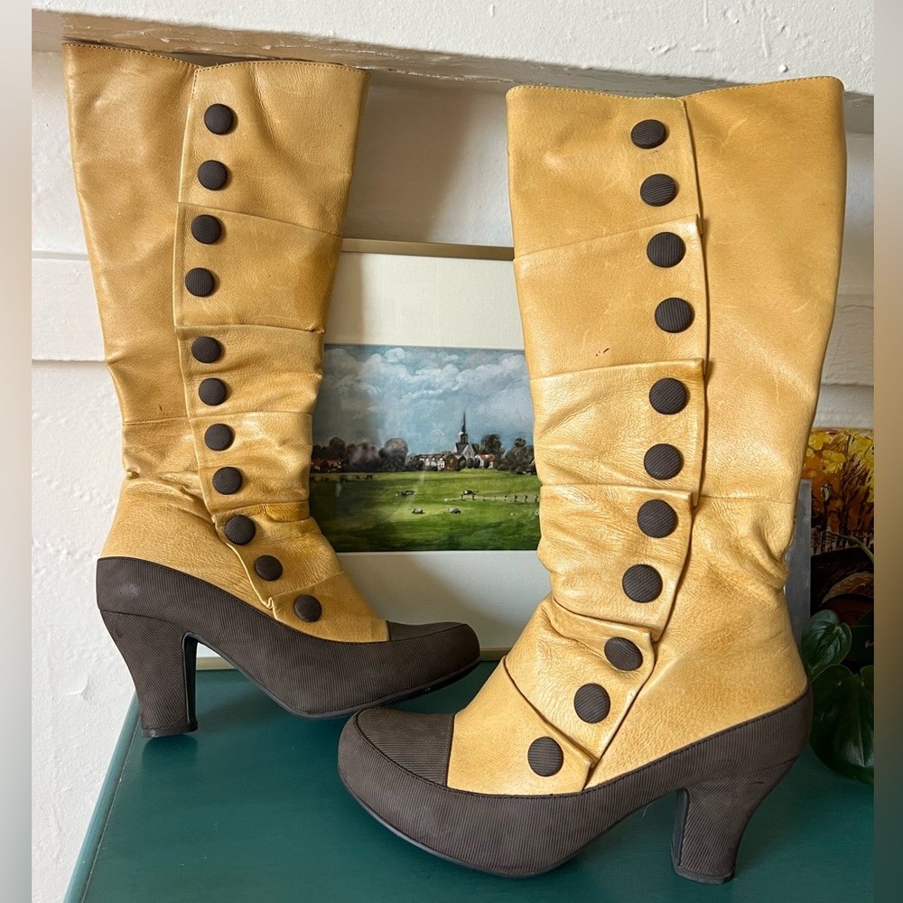 Retro Tan & Chocolate Leather Boots - RARE - LIKE-NEW- 8.